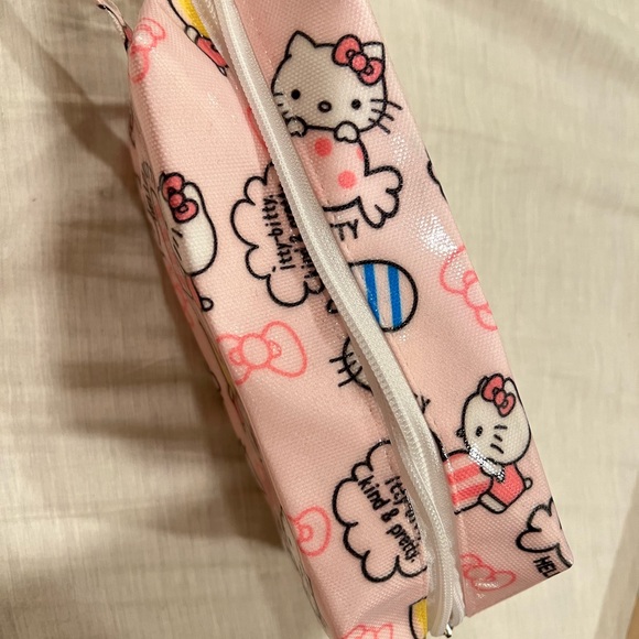 Hello kitty pouch - Picture 2 of 3